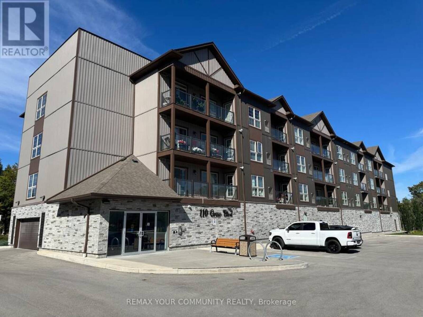202 - 110 GREW BOULEVARD W, Georgina, Ontario L0E 1L0