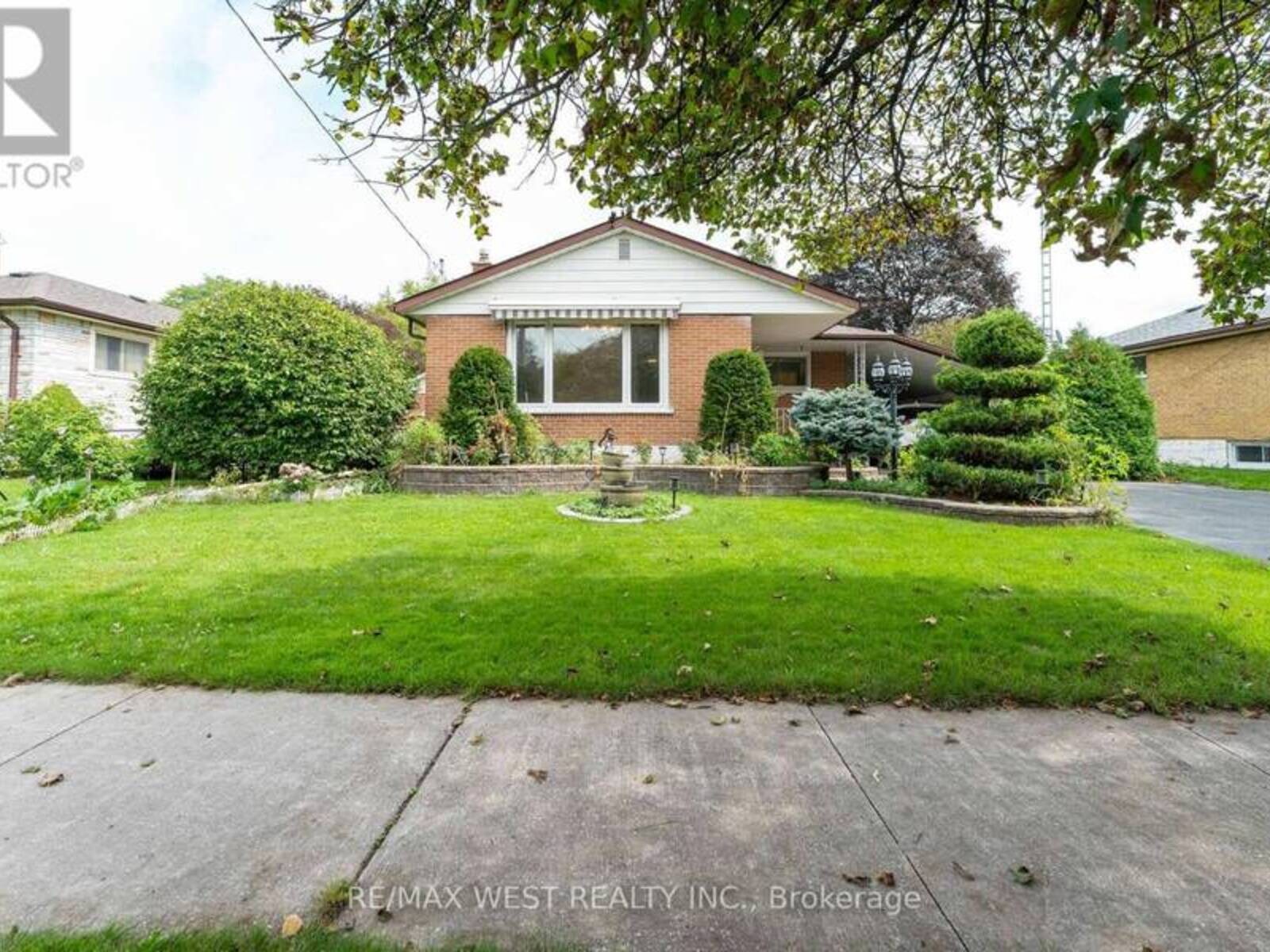 203 LUPIN DRIVE, Whitby, Ontario L1N 1Y2