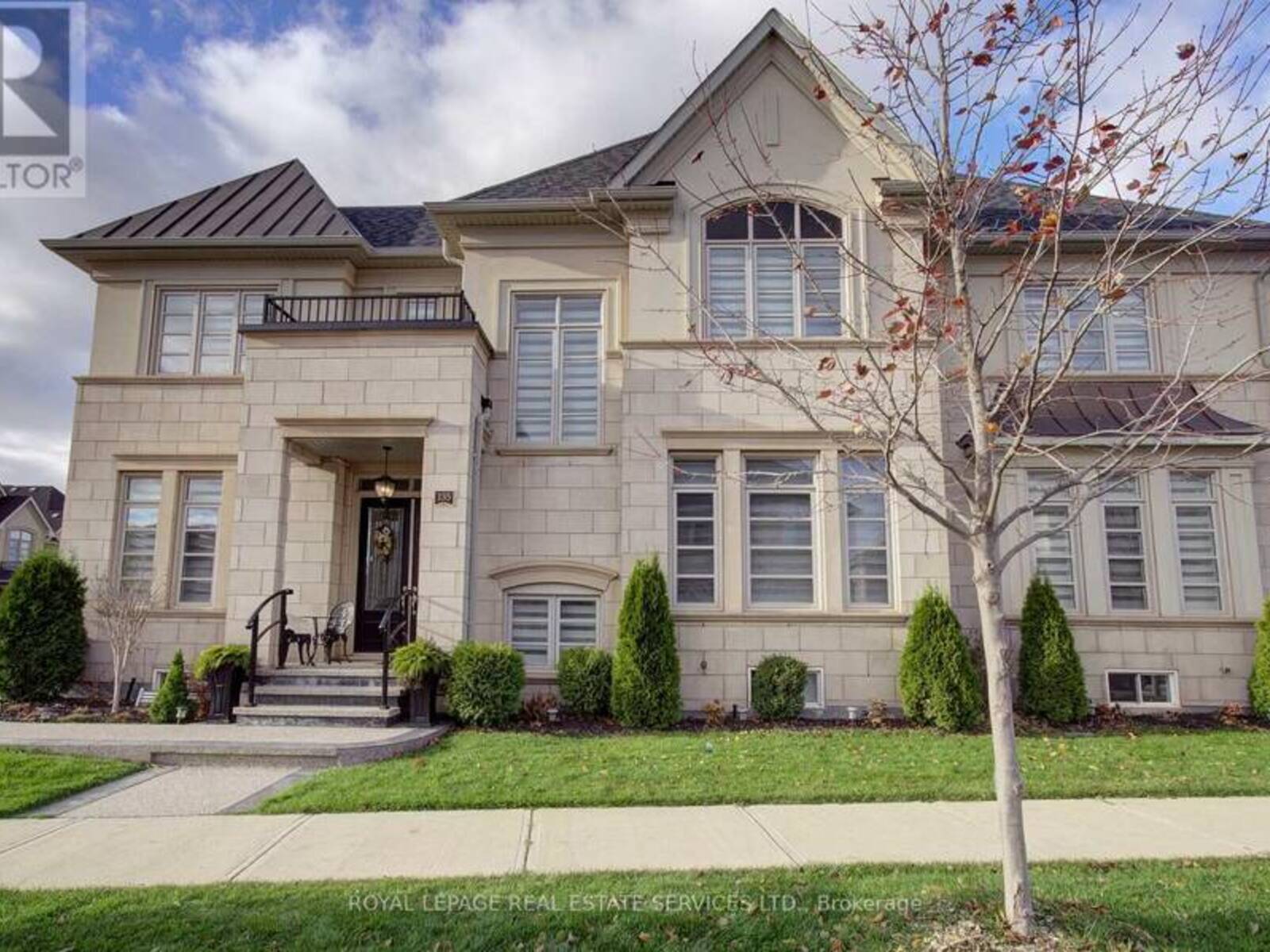 135 ZACHARY CRESCENT, Oakville, Ontario L6H 0W1