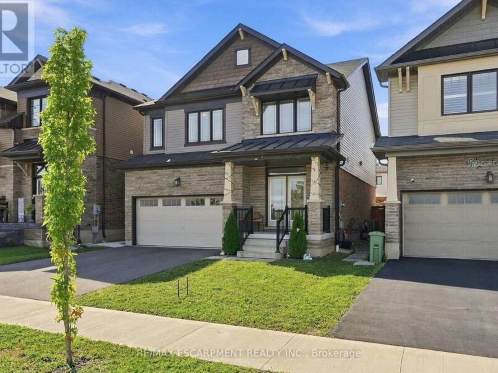 35 ROYAL COACHMAN WAY, Hamilton, Ontario L8J 0M2