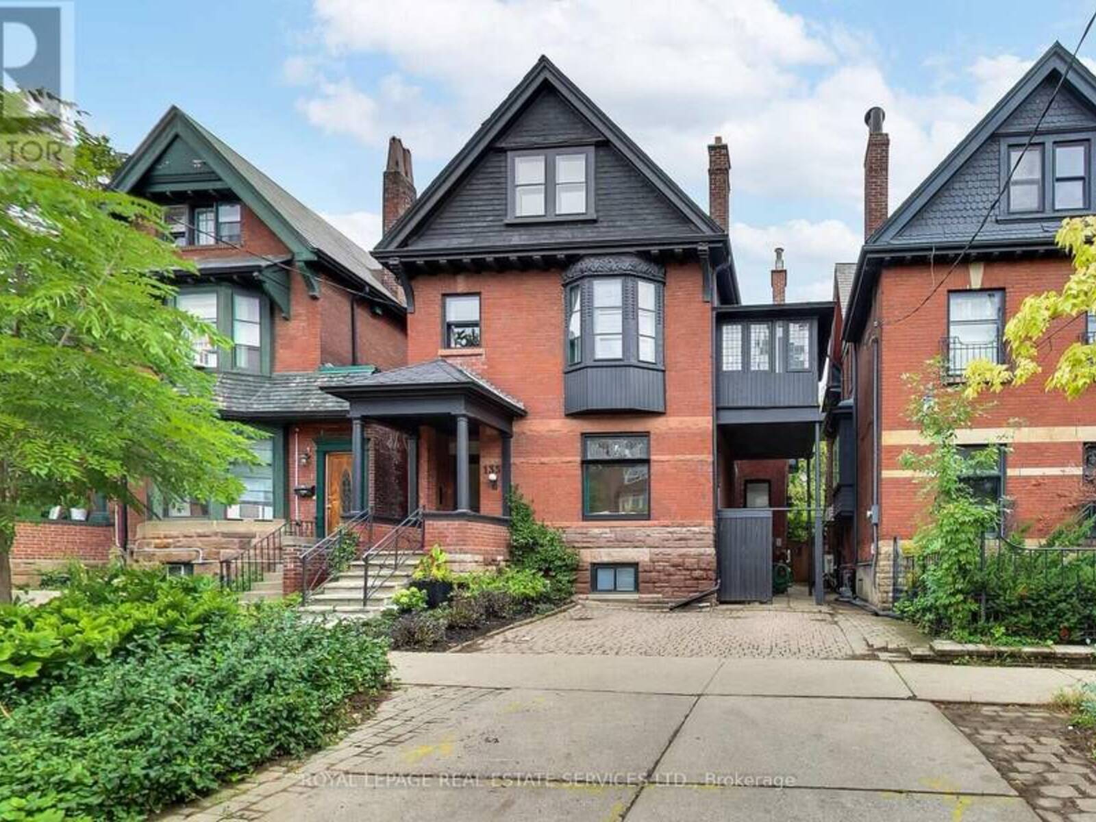 135 MADISON AVENUE, Toronto, Ontario M5R 2S3