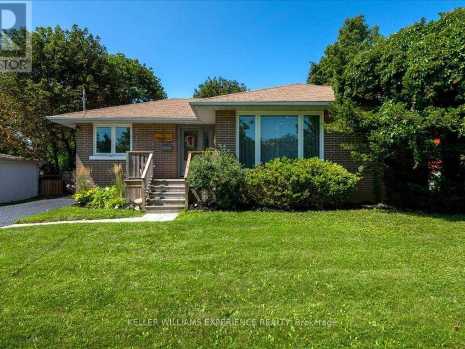 92 JOHNSON STREET, Barrie, Ontario L4M 4R3