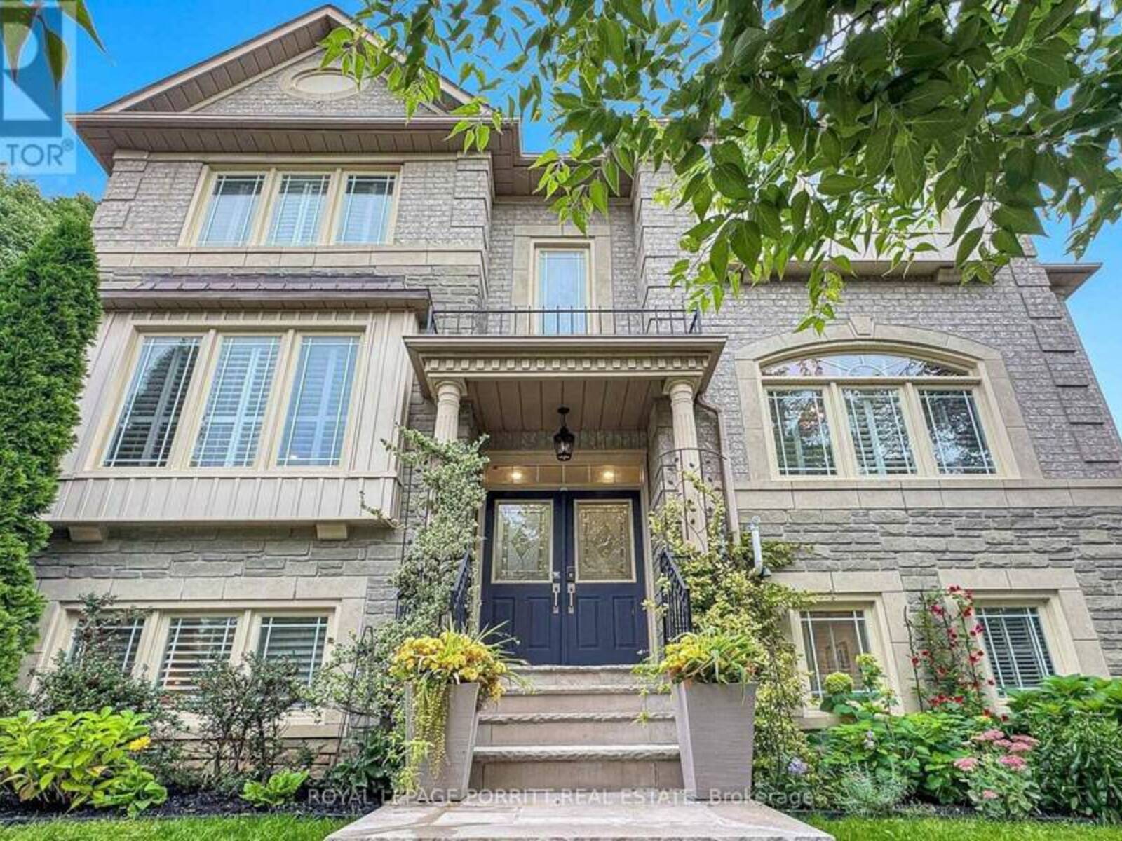 2 GRANITE COURT, Toronto, Ontario M8V 4A4
