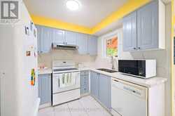 5261 RIVER FOREST COURT | Mississauga Ontario | Slide Image Seventeen