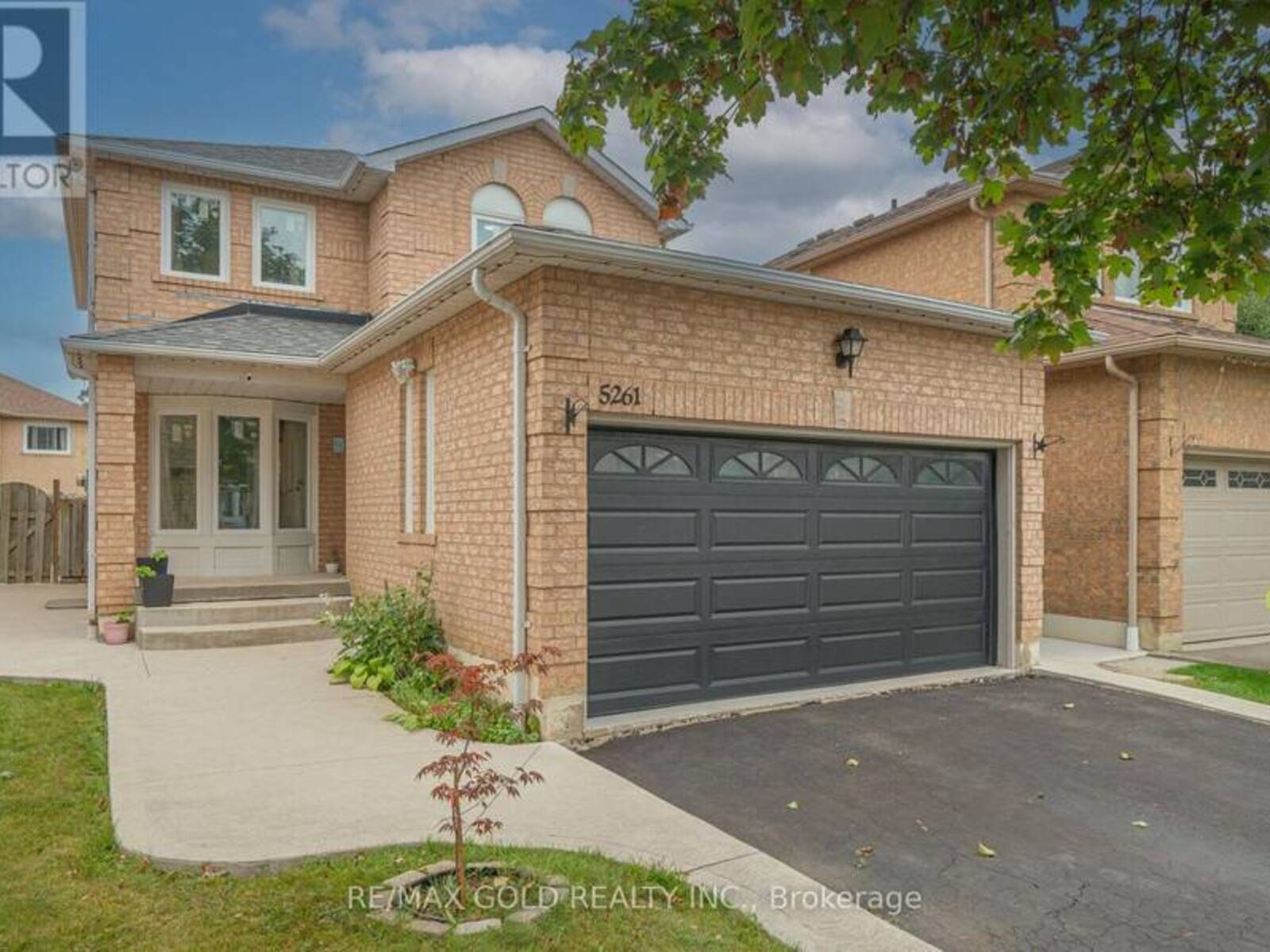 5261 RIVER FOREST COURT, Mississauga, Ontario L5V 2C7