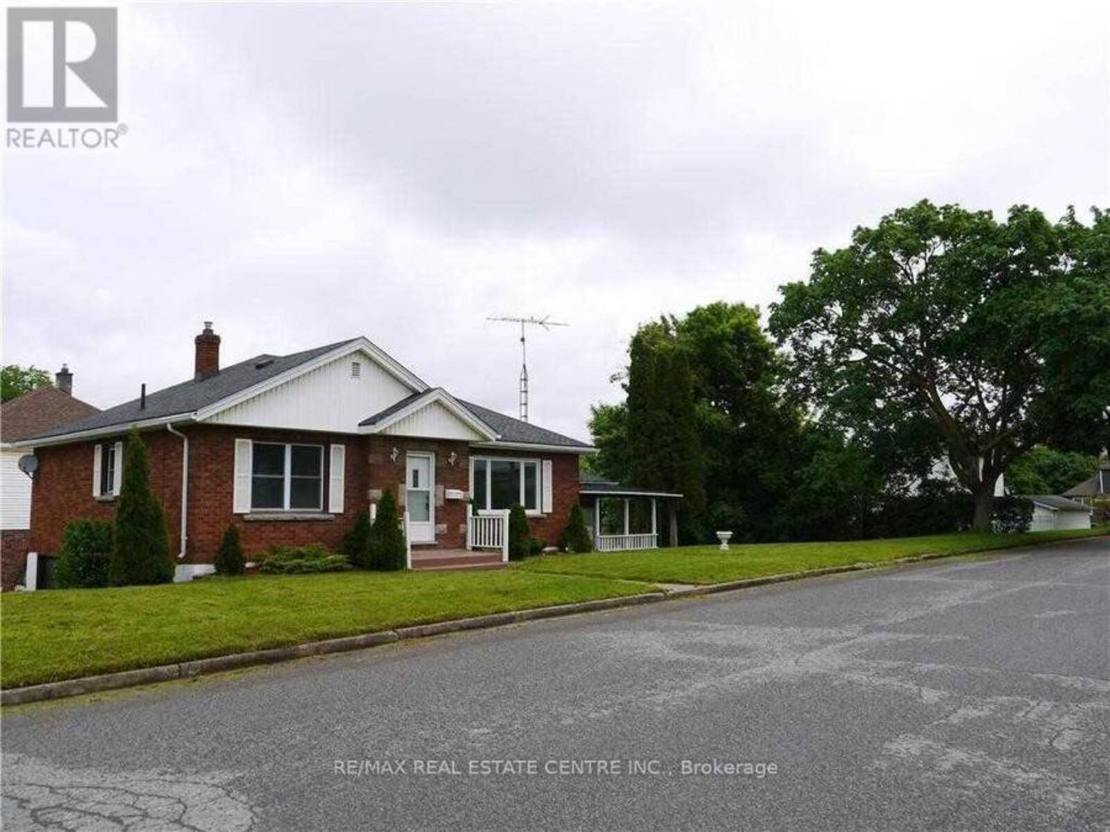 6075 SUMMER STREET, Niagara Falls, Ontario L2G 1M8