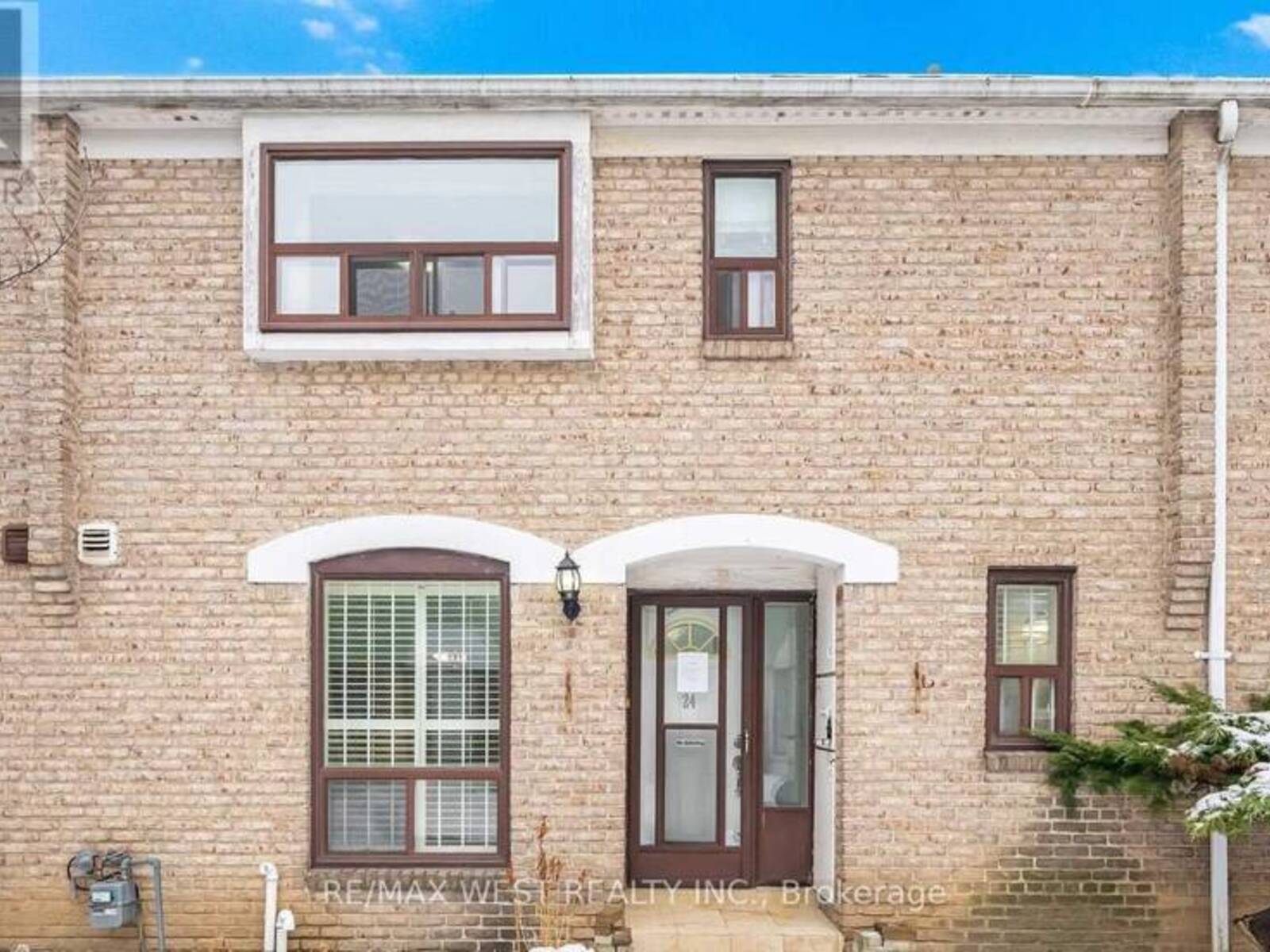 24 - 25 GOSFORD BOULEVARD, Toronto, Ontario M3N 2G7