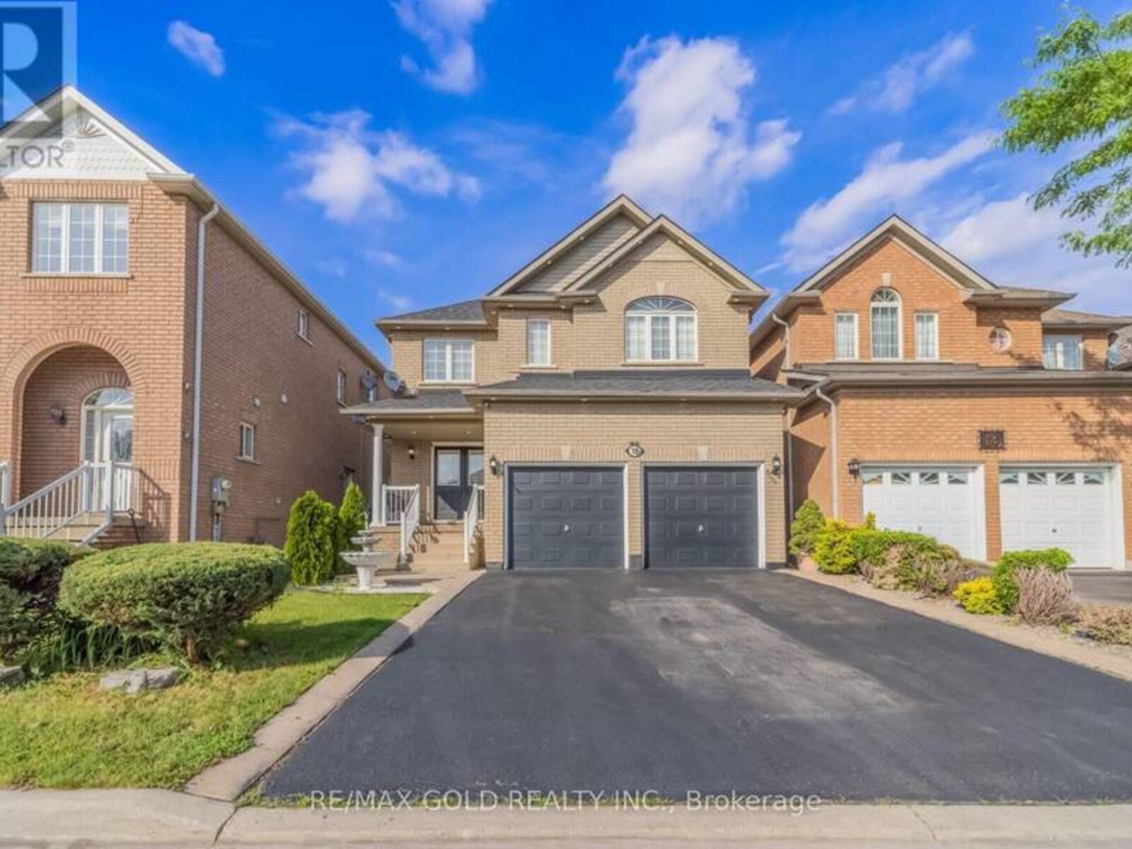 15 NEWARK WAY, Brampton, Ontario L7A 2V1
