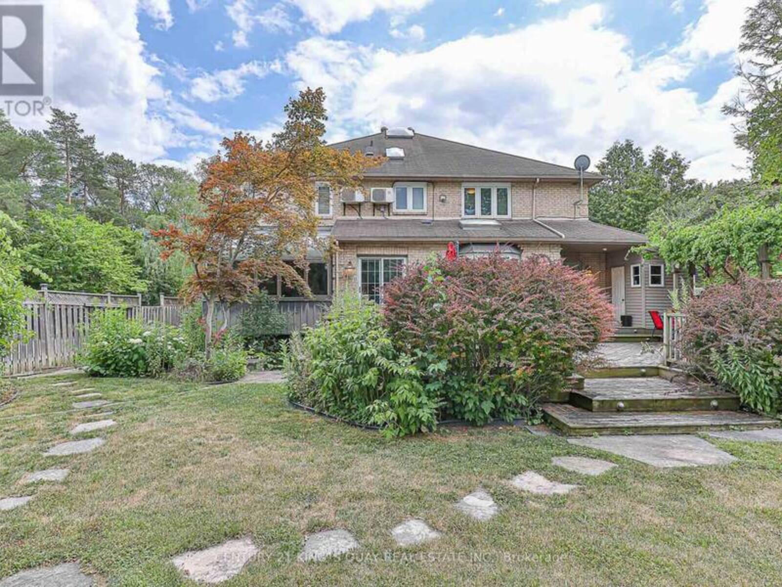 338 MCKEE AVENUE, Toronto, Ontario M2N 4E5