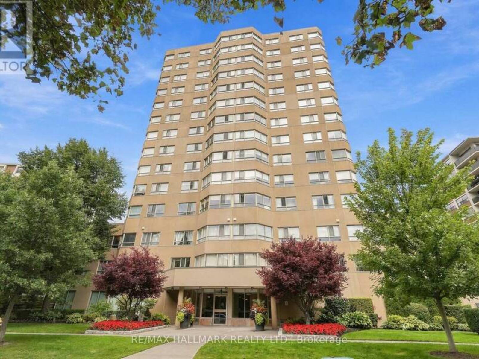 303 - 4 PARK VISTA, Toronto, Ontario M4B 3M8
