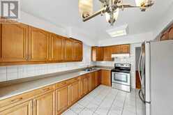 890 BLYLEVEN BOULEVARD | Mississauga Ontario | Slide Image Sixteen