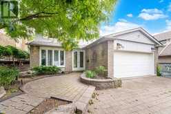 82 EASTMAN CRESCENT | Newmarket Ontario | Slide Image Two