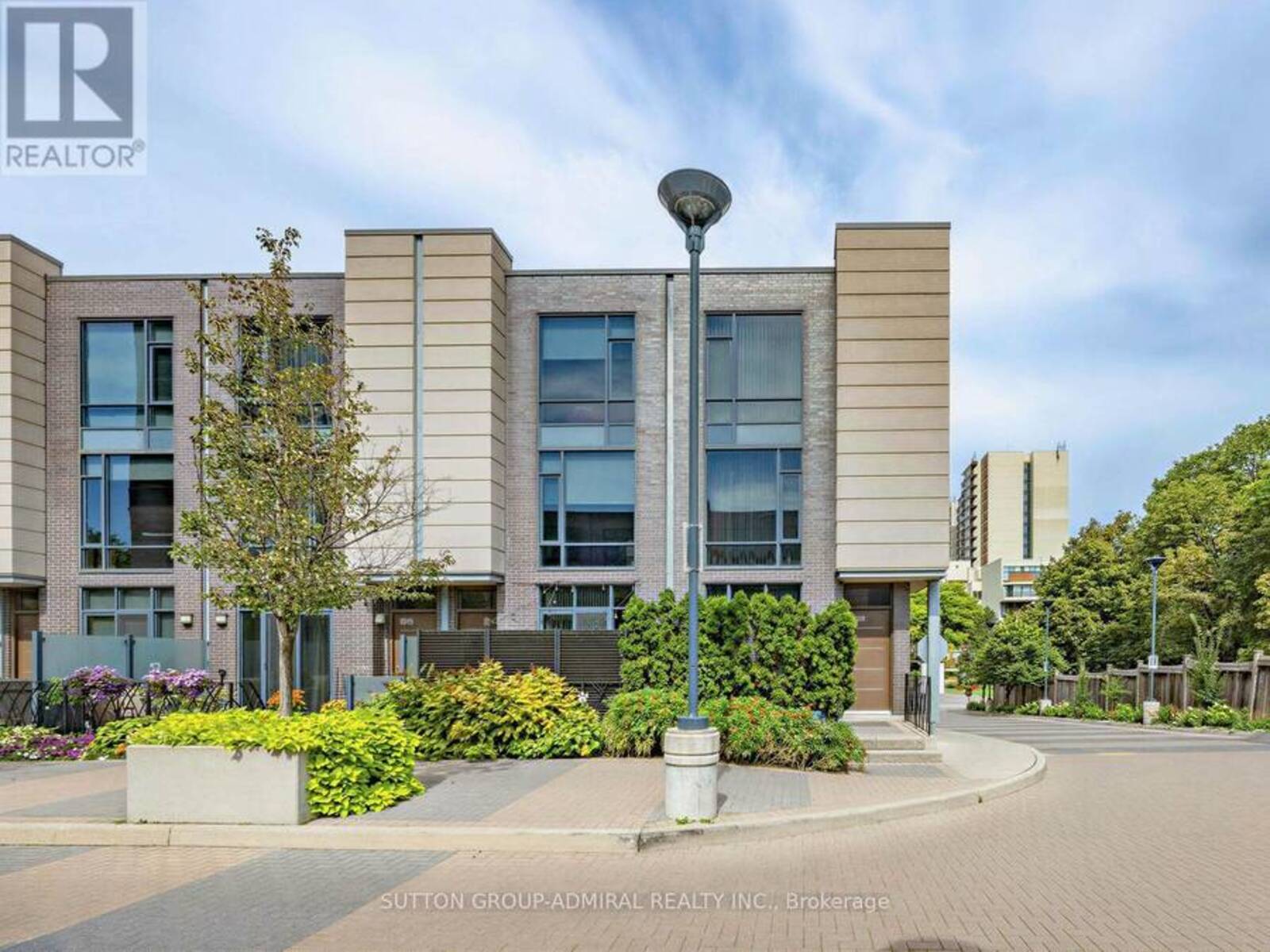 53 - 27 VALHALLA INN ROAD, Toronto, Ontario M9B 0B3