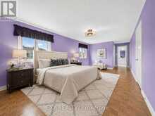 19 SPRINGBROOK DRIVE | Richmond Hill Ontario | Slide Image Sixteen