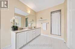 19 SPRINGBROOK DRIVE | Richmond Hill Ontario | Slide Image Eighteen