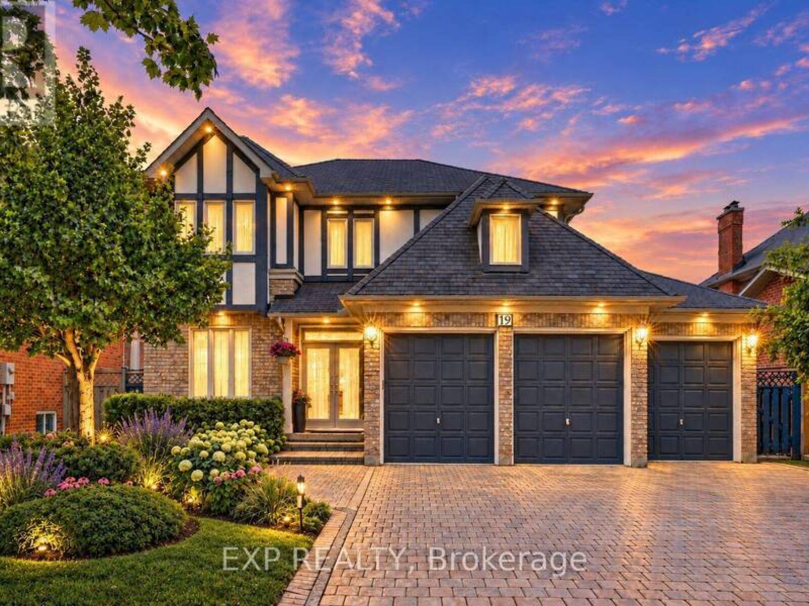 19 SPRINGBROOK DRIVE, Richmond Hill, Ontario L4B 3R9