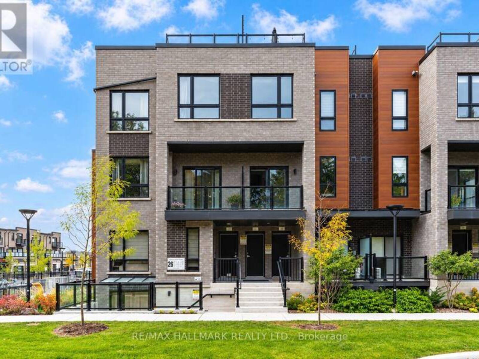 11 - 26 LYTHAM GREEN CIRCLE, Newmarket, Ontario L3Y 0H5