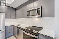11 - 26 LYTHAM GREEN CIRCLE | Newmarket Ontario | Slide Image Eleven