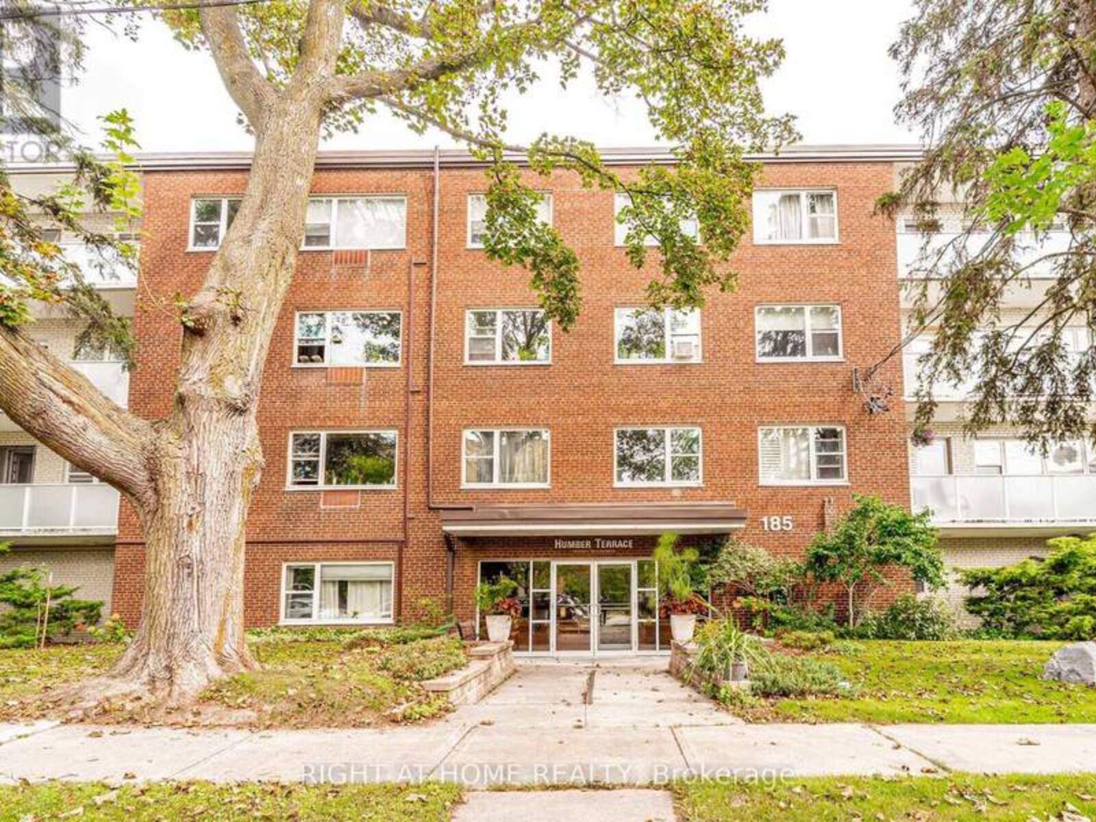406 - 185 STEPHEN DRIVE, Toronto, Ontario M8Y 3N5