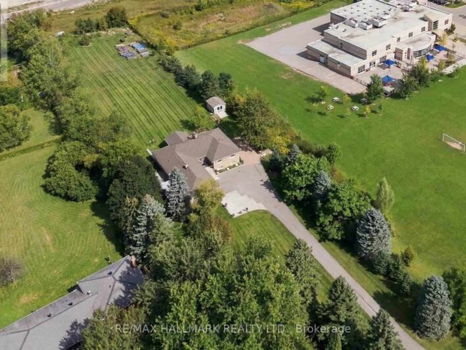 166 HILLCREST DRIVE, East Gwillimbury, Ontario L9N 0E5