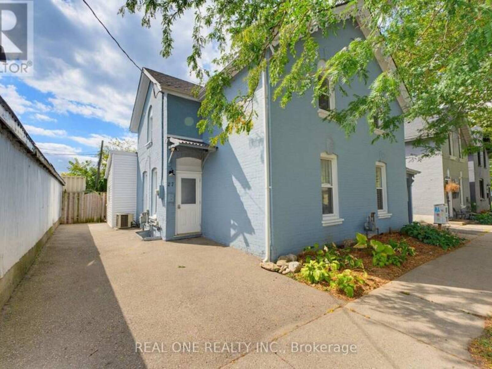 27 GILKISON STREET, Brantford, Ontario N3T 1Z7