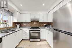 7 OCEANPEARL CRESCENT | Whitby Ontario | Slide Image Twelve