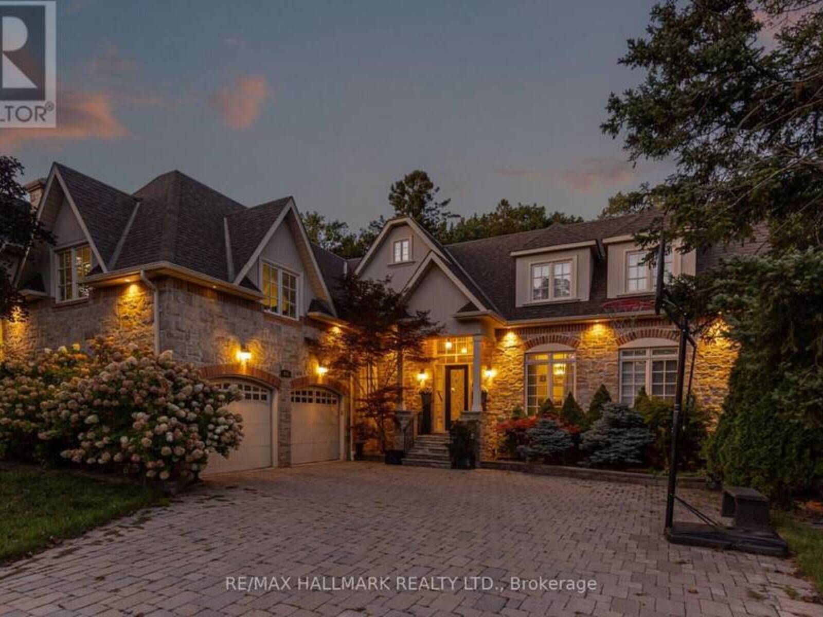 111 WOODHAVEN PARK DRIVE, Oakville, Ontario L6L 4K4