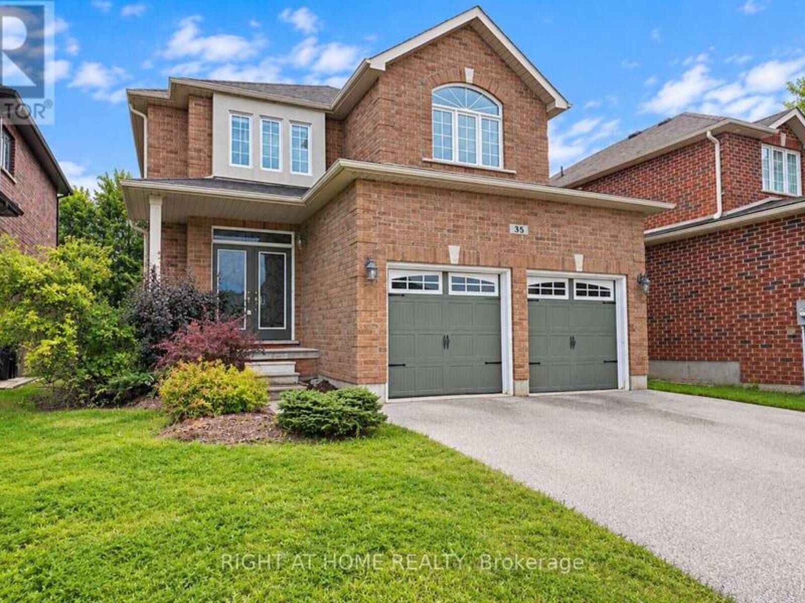 35 AUBURN COURT, Barrie, Ontario L4N 6G9