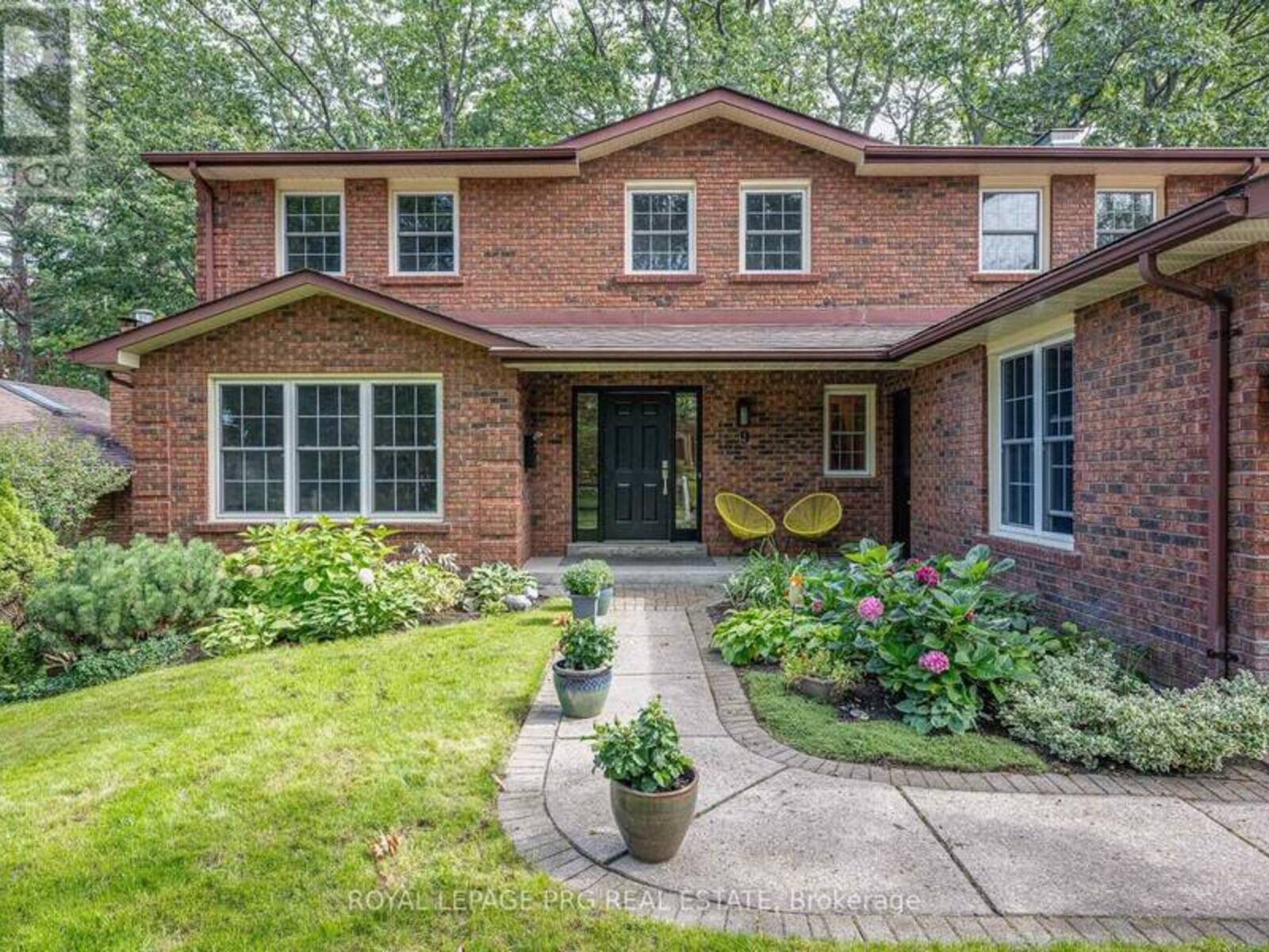 9 OAKRIDGE DRIVE, Barrie, Ontario L4N 5N6