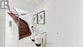 39 COVENTRY COURT | Richmond Hill Ontario | Slide Image Six