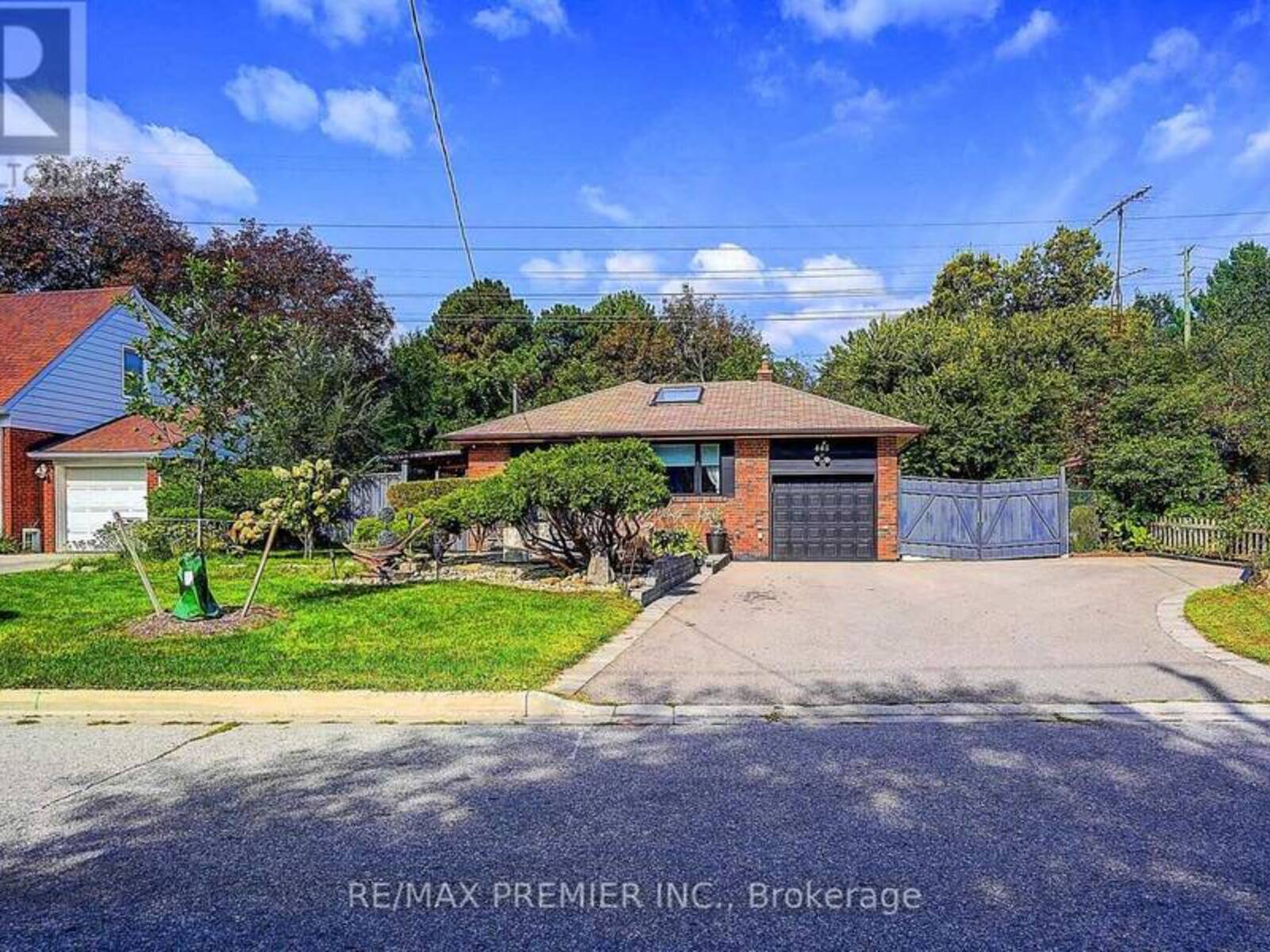 445 SELSEY DRIVE, Mississauga, Ontario L5A 1B7