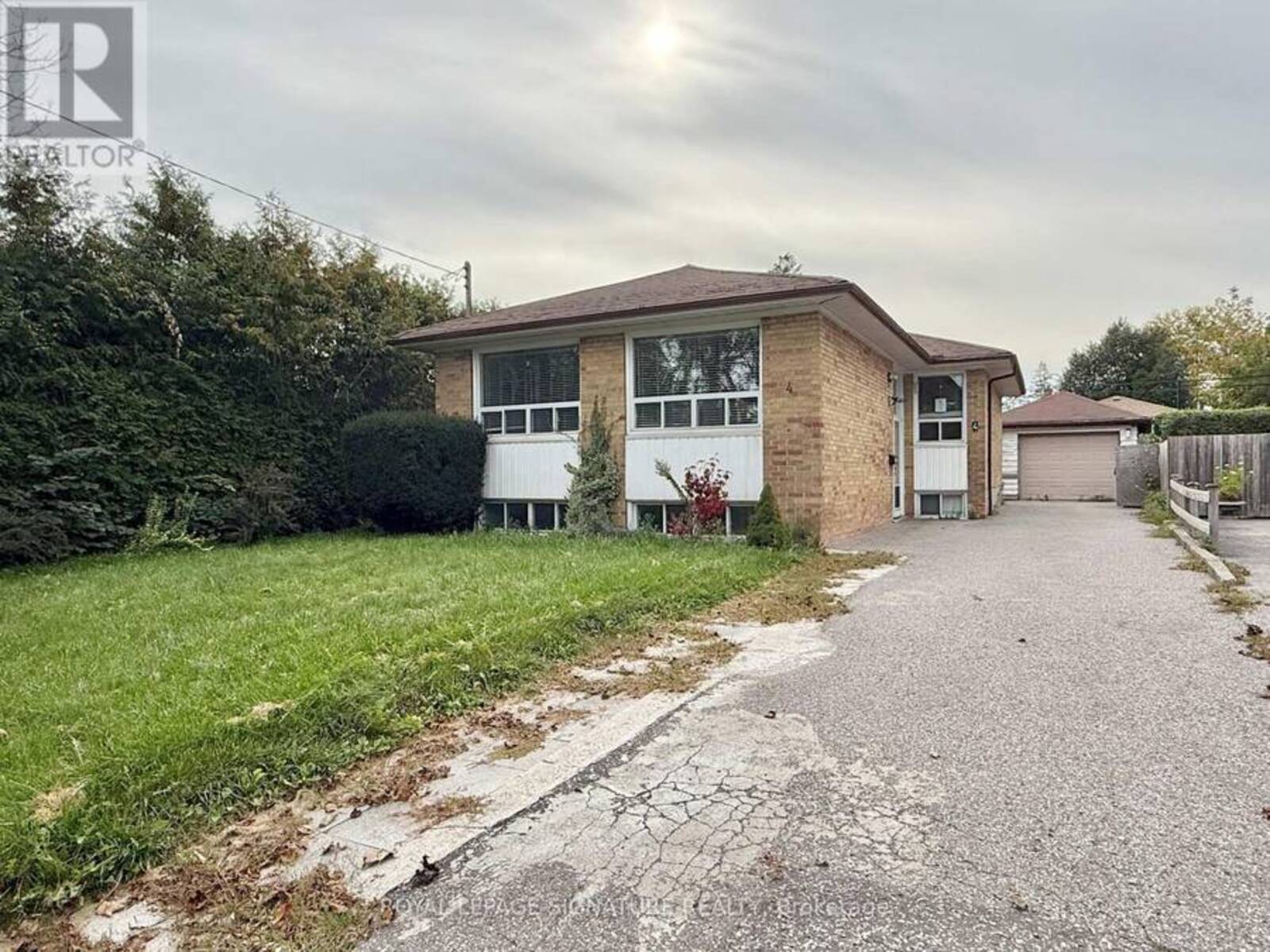 4 WANTANOPA CRESCENT, Toronto, Ontario M1H 2B3