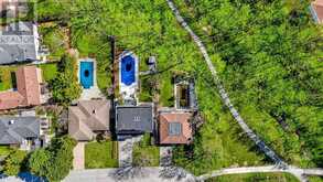 33 THORNY BRAE DRIVE | Markham Ontario | Slide Image Three