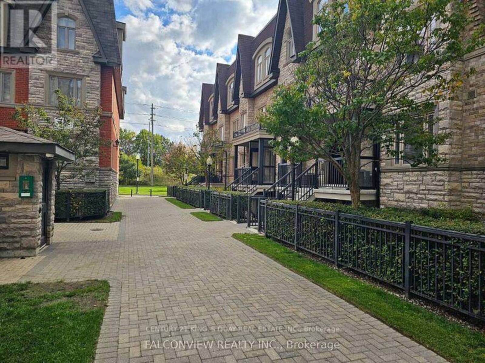 241 - 318 JOHN STREET, Markham, Ontario L3T 0B1
