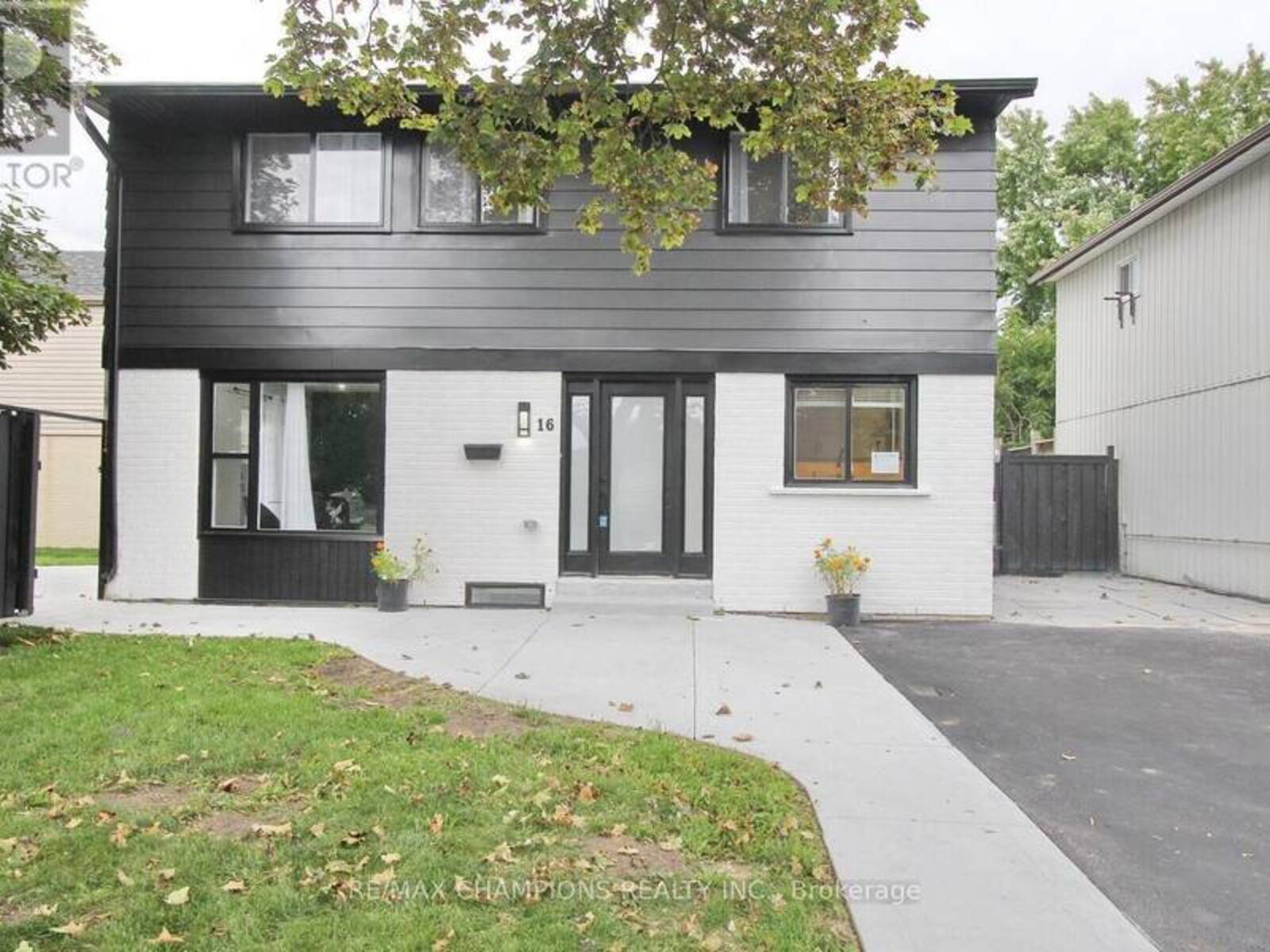 16 GLENCAIRN SQUARE, Brampton, Ontario L6S 2H7