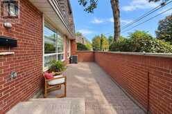 3 - 69 UPPER CANADA DRIVE | Toronto Ontario | Slide Image Four