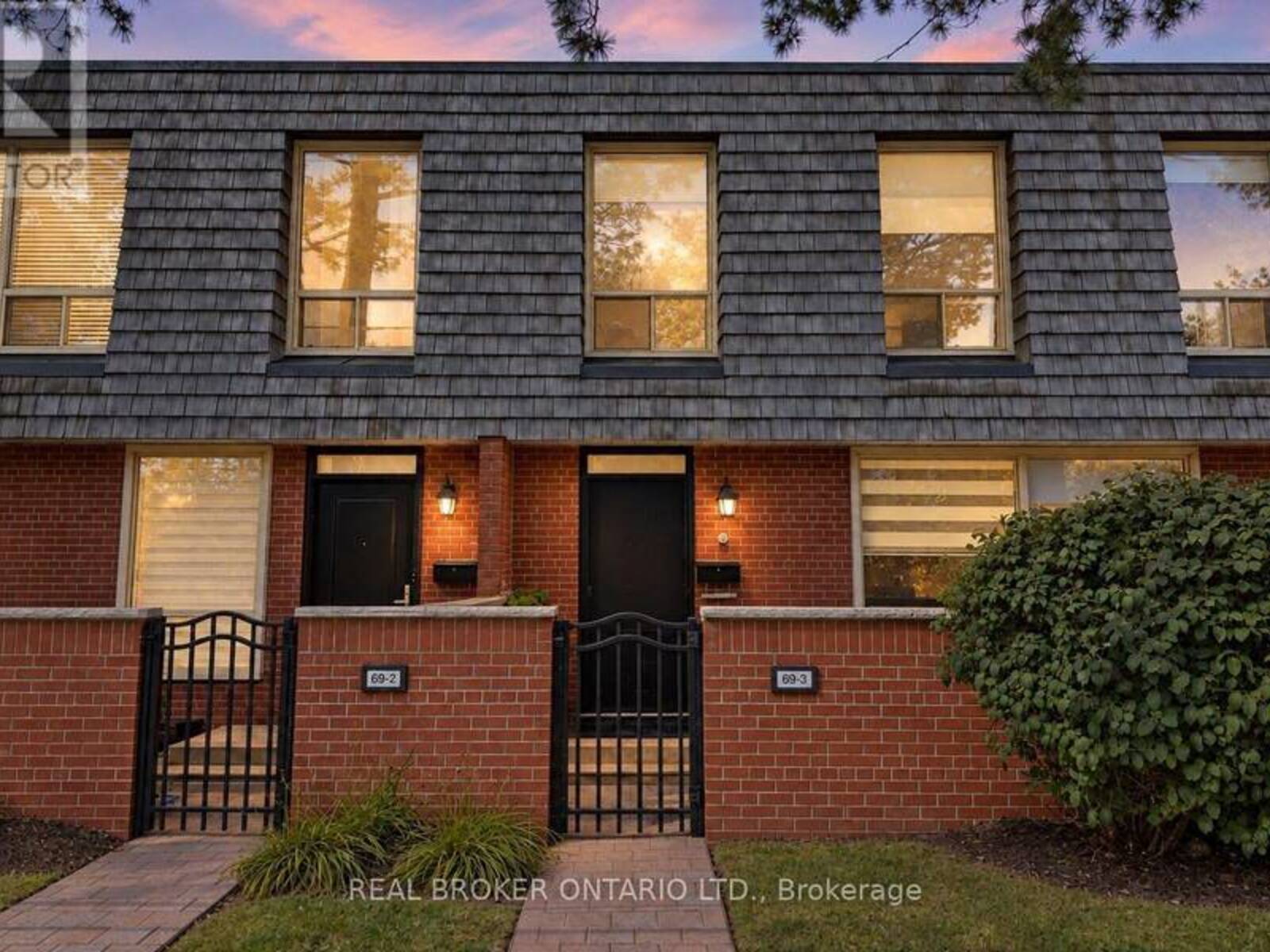 3 - 69 UPPER CANADA DRIVE, Toronto, Ontario M2P 2A2