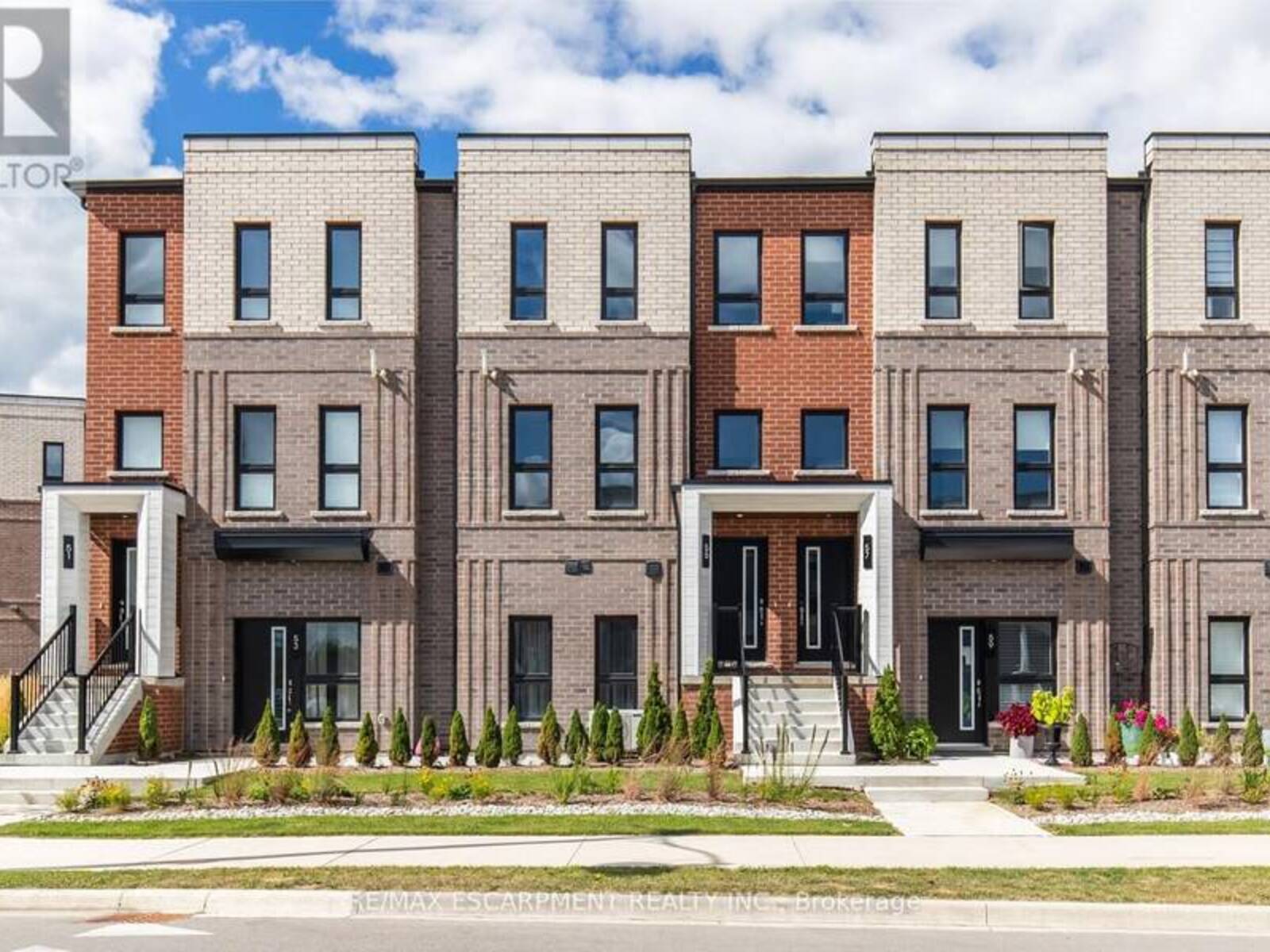 55 GREAT FALLS BOULEVARD, Hamilton, Ontario L8B 2A9