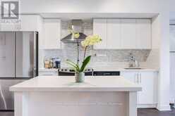 1707 - 58 ORCHARD VIEW BOULEVARD | Toronto Ontario | Slide Image Eight