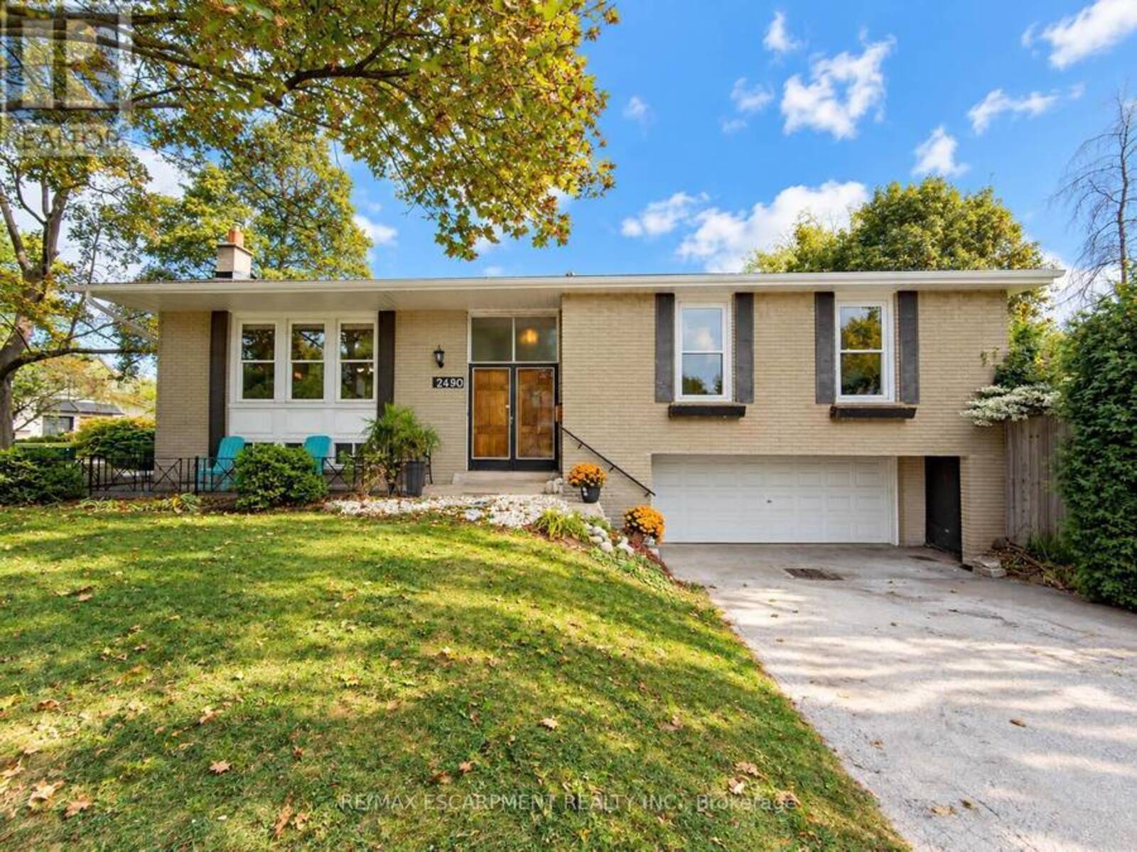 2490 YARMOUTH CRESCENT, Oakville, Ontario L6L 2M8