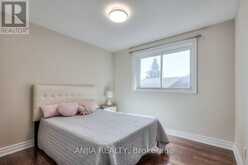 17 EALING DRIVE | Toronto Ontario | Slide Image Twenty-one