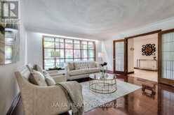 17 EALING DRIVE | Toronto Ontario | Slide Image Nine