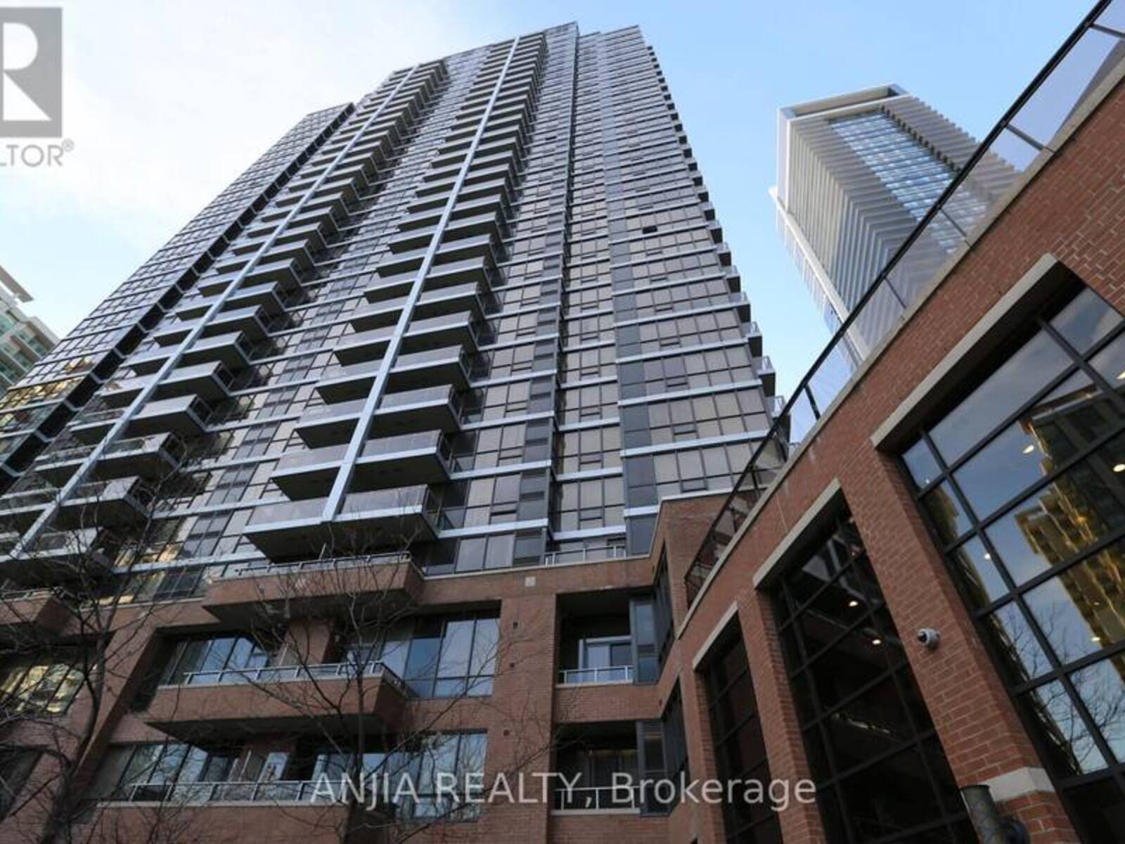 2010 - 33 SHEPPARD AVENUE E, Toronto, Ontario M2N 7K1