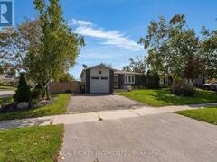 37 HICKLING TRAIL Barrie Ontario, L4M 5S5