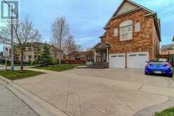 806 WHITE CLOVER WAY | Mississauga Ontario | Slide Image Three