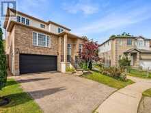 29 BLUE LACE CRESCENT | Kitchener Ontario | Slide Image Three