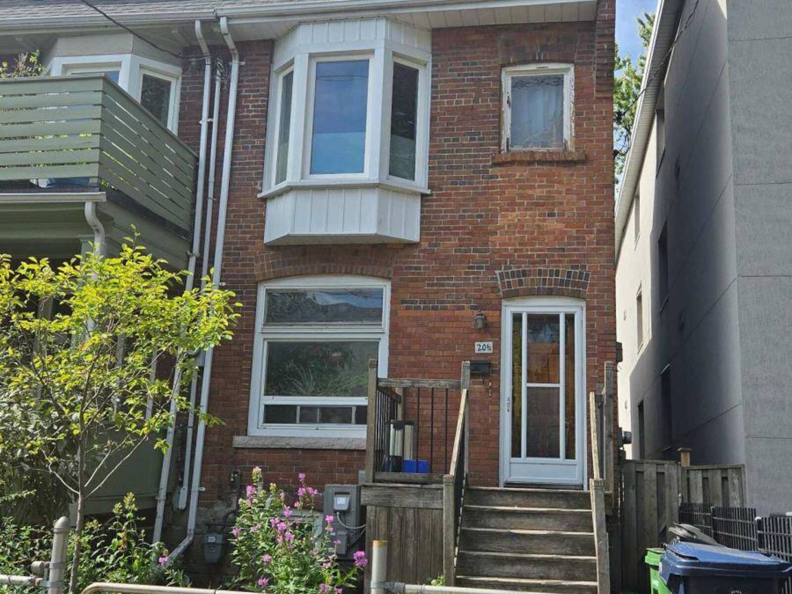 201/2 O'HARA AVENUE NE, Toronto, Ontario M6K 2P8