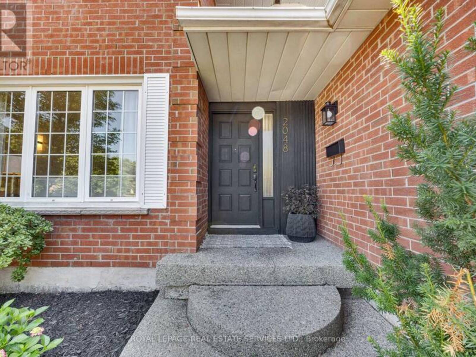 2048 SIXTH LINE, Oakville, Ontario L6H 3N2
