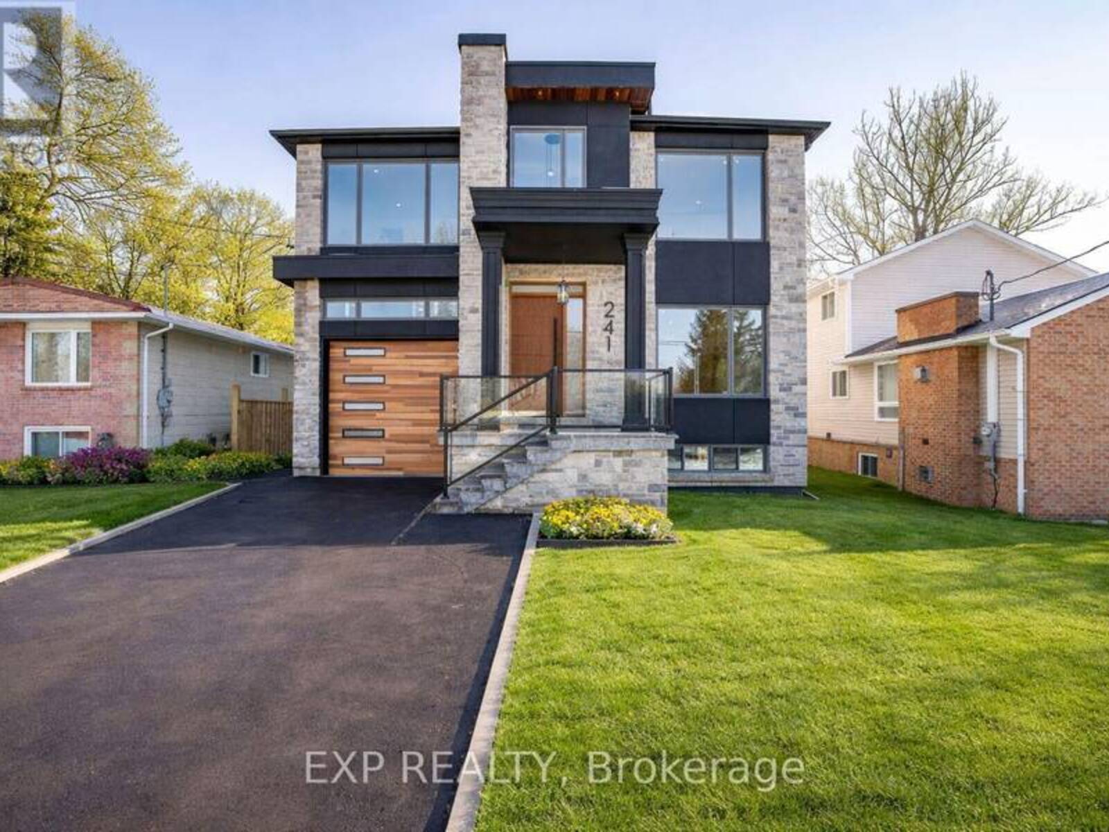 241 PARKWAY AVENUE, Georgina, Ontario L4P 2W1
