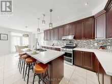 664 MCGREGOR FARM TRAIL | Newmarket Ontario | Slide Image Twelve